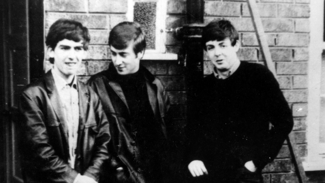 Paul McCartney revela que nunca conseguiu dizer a John Lennon que o amava: ‘Você não poderia dizer isso’