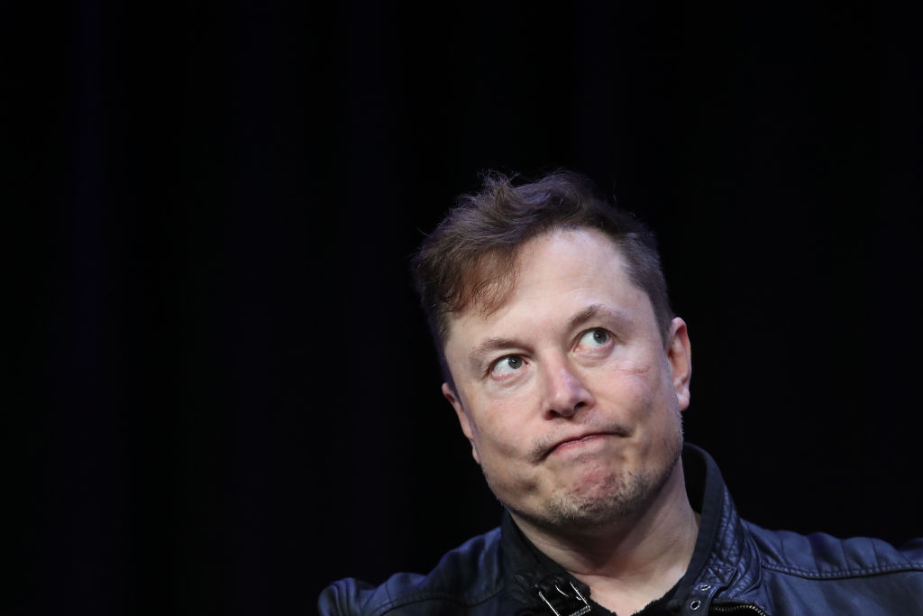 Pai de Elon Musk revela não sentir orgulho do empresário