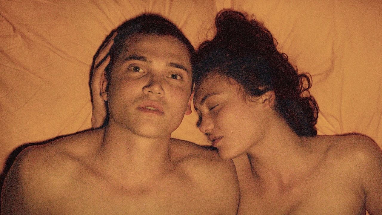 As cenas picantes até demais de ‘Love’, filme que chocou até mesmo a geração TikTok
