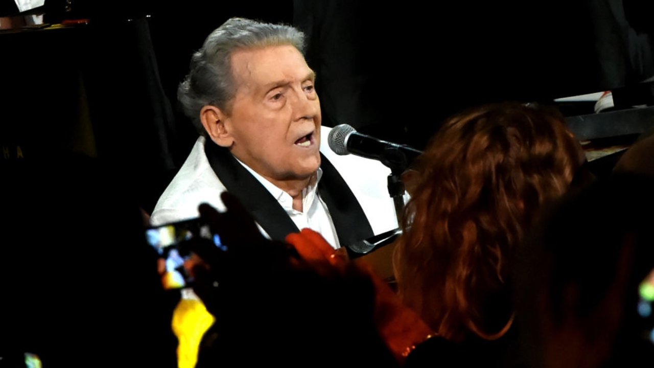 Morre Jerry Lee Lewis, um dos pioneiros do rock, aos 87 anos