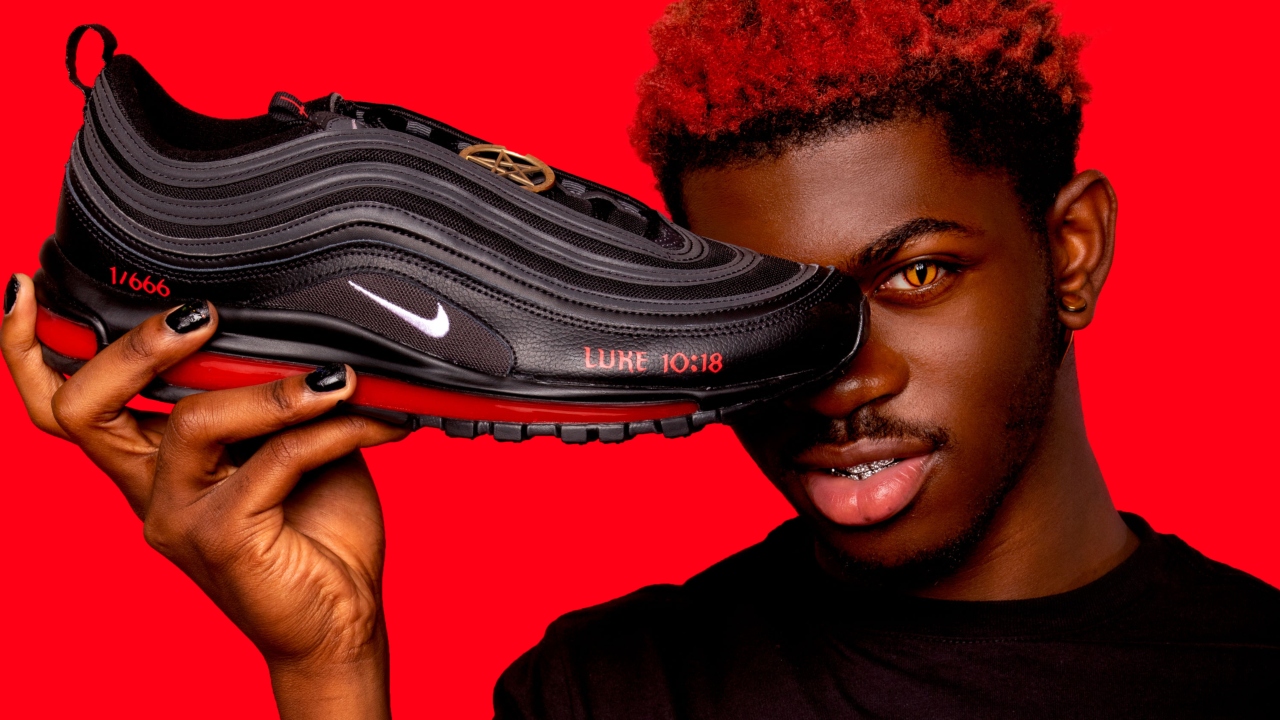 Nike vence processo que impede venda de ‘Tênis do Satã’ criado pelo coletivo MSCHF