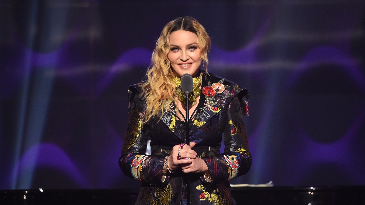 Para afastar homens misóginos, Madonna irá dirigir e roteirizar cinebiografia