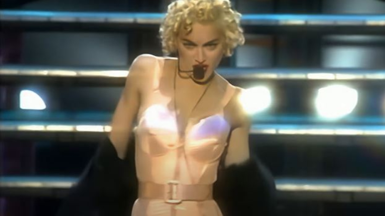 Madonna resgatará icônico sutiã de cone em turnê comemorativa