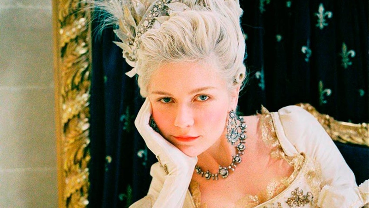 Kirsten Dunst revela ter se sentido ‘oprimida’ em cena cortada de ‘Maria Antonieta’