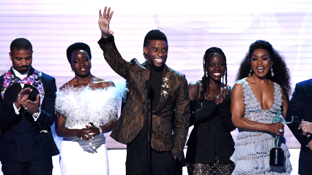 Atriz conta como elenco lidou com luto em ‘Pantera Negra 2’: ‘Revezamos para chorar’