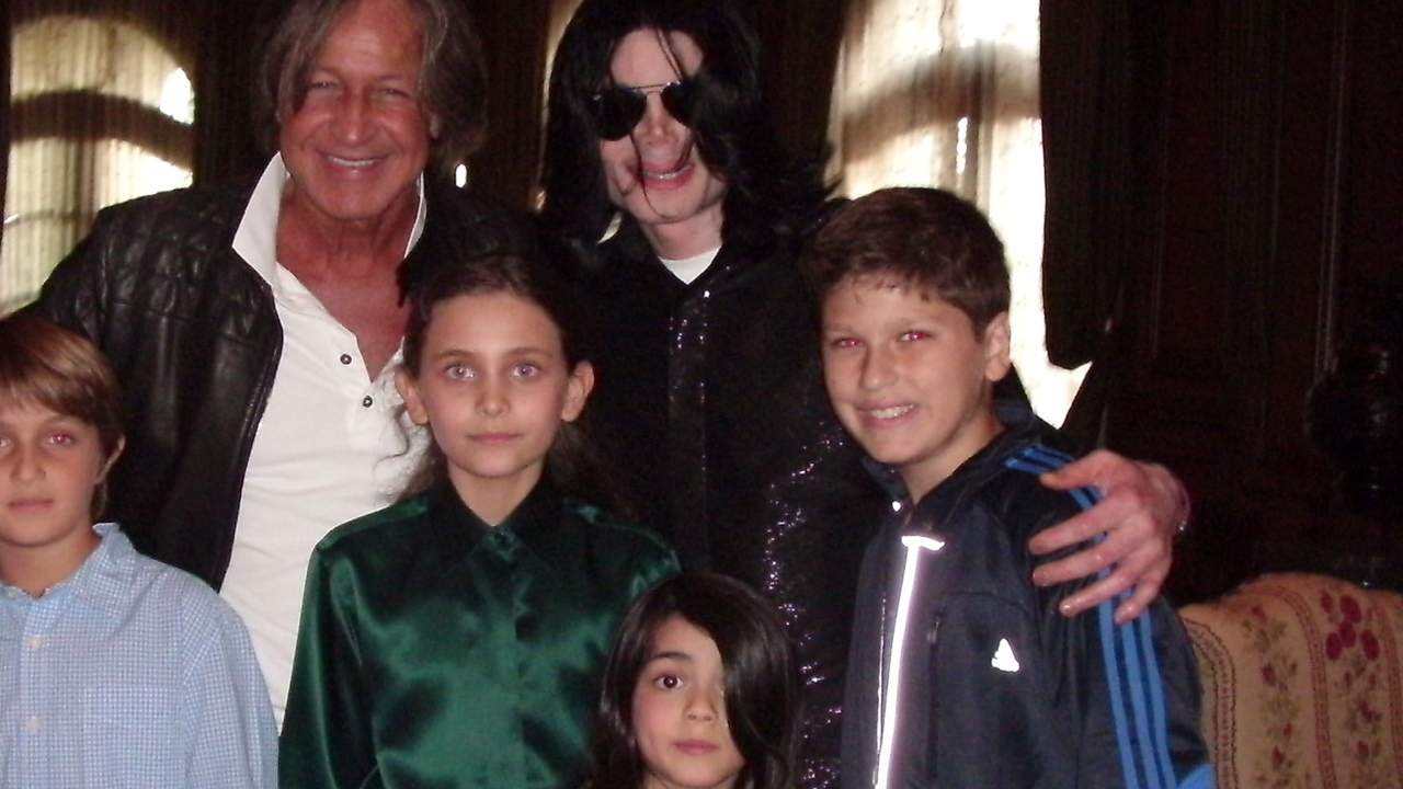Filha de Michael Jackson é cobrada a parabenizar o pai publicamente e desabafa