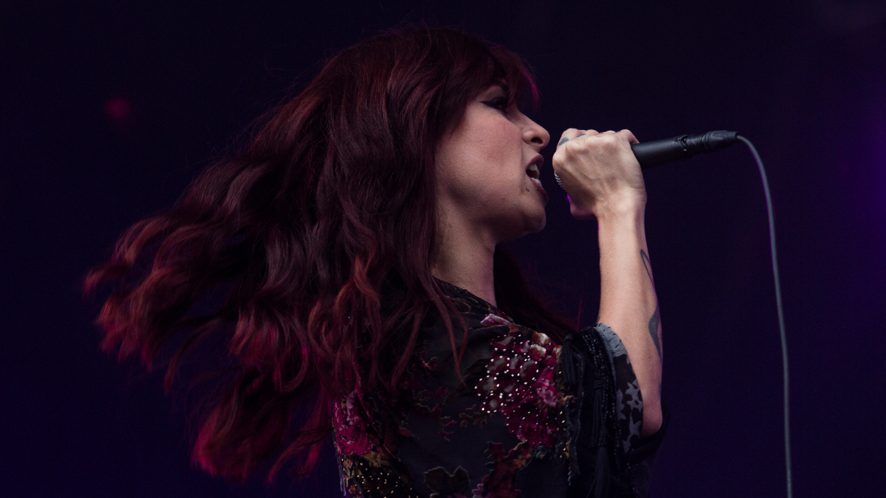Pitty comenta influência dos anos 1980 na música atual: ‘Nata do enlatado’