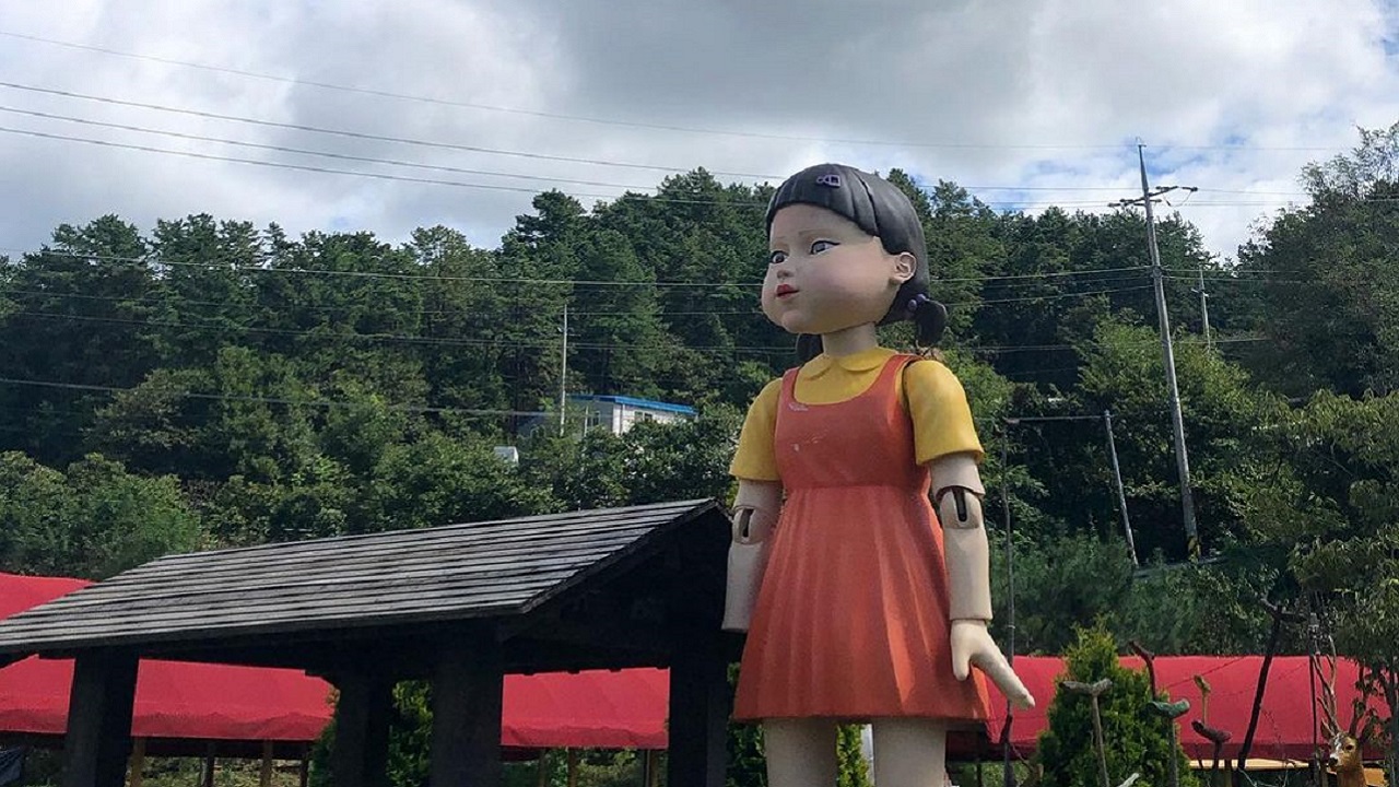 Boneca assassina de ‘Round 6’ causa sustos após surgir na zona rural sul-coreana