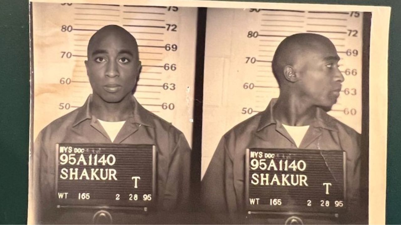 Mug shot e identidade: Artefatos de quando Tupac Shakur foi preso irão a leilão nos EUA