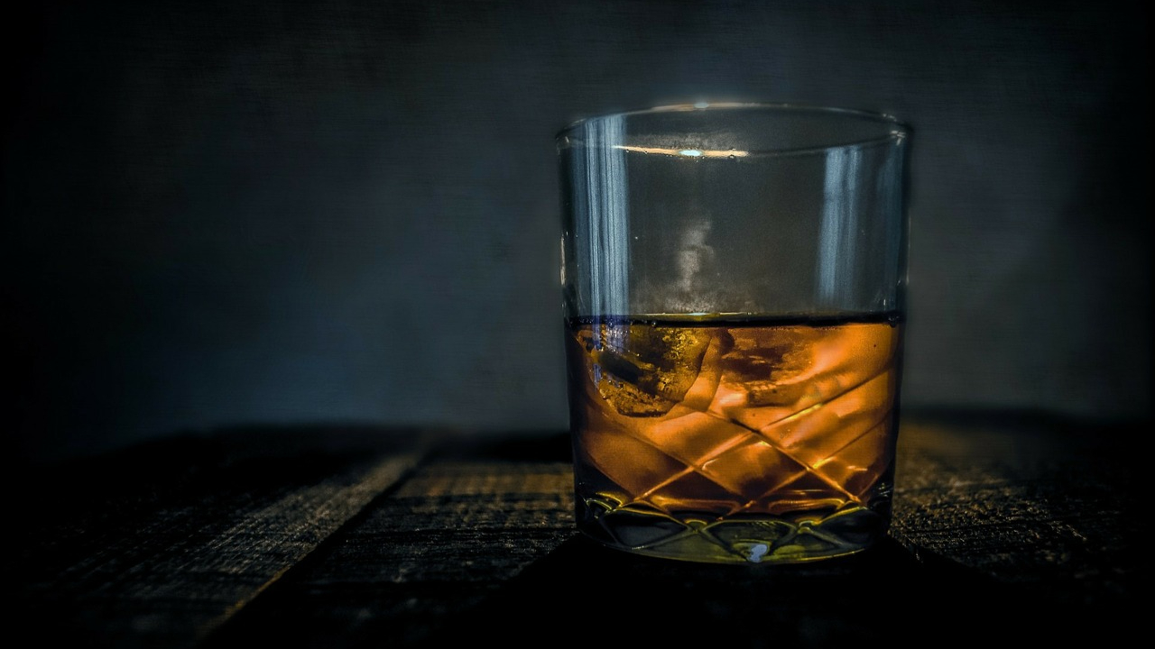 Artefato raro: A garrafa de whisky que sobreviveu a um naufrágio de 80 anos