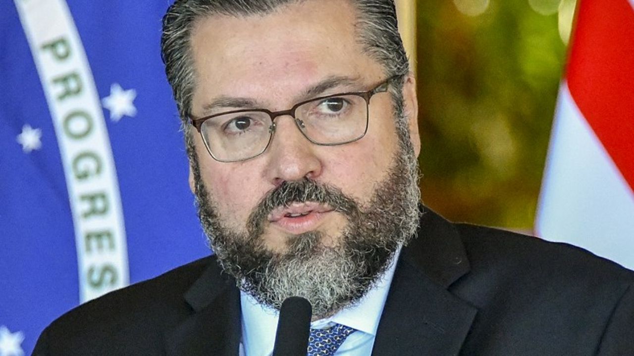 “Não bastasse o Coronavírus, precisamos enfrentar também o Comunavírus”, afirma ministro