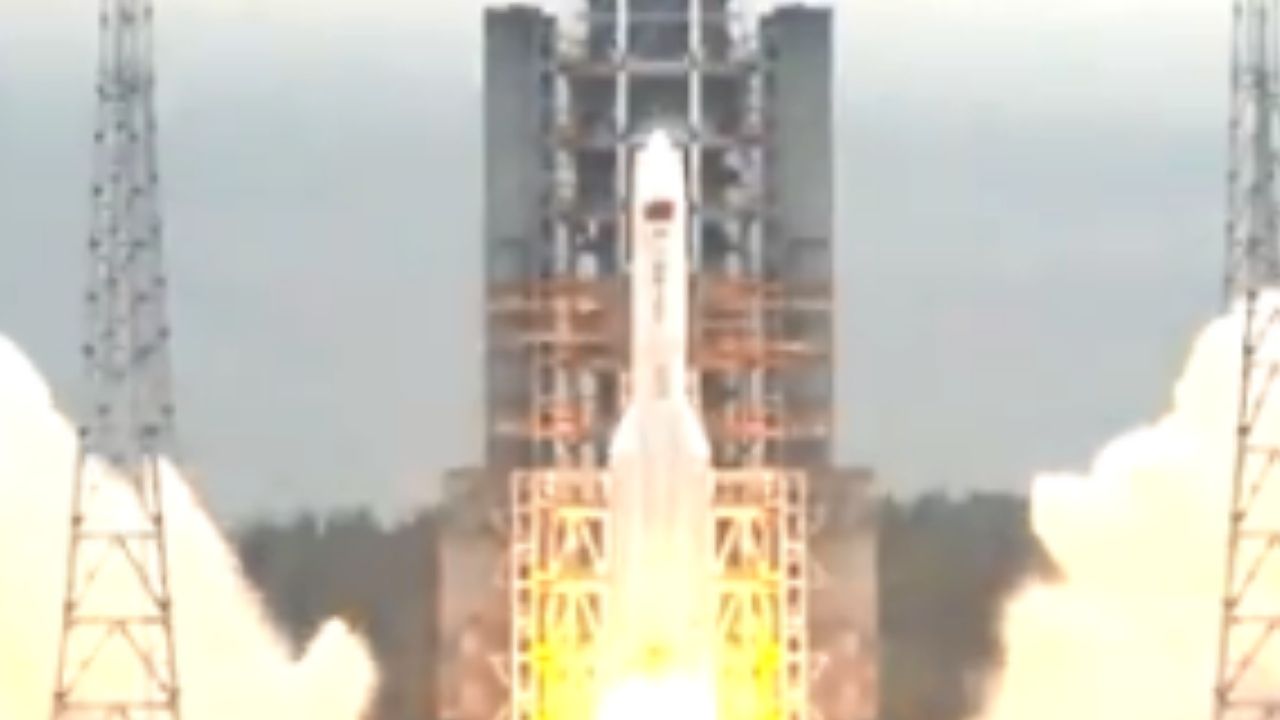 China lança primeiro módulo com destino à estação espacial em construção