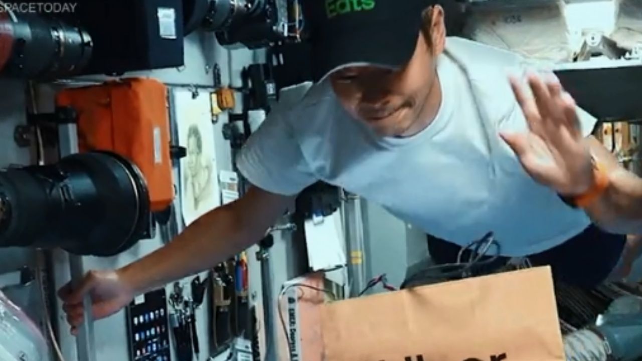 Pela primeira vez, aplicativo entrega comida no espaço
