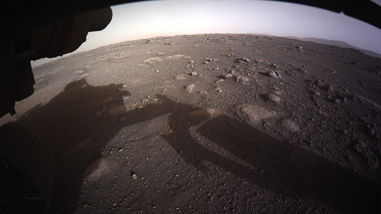 Rover Perseverance envia as primeiras imagens coloridas de Marte