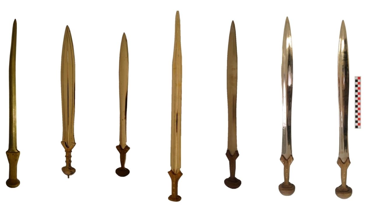 Arqueólogos testam espadas da Idade do Bronze e descobrem suas funções em batalha