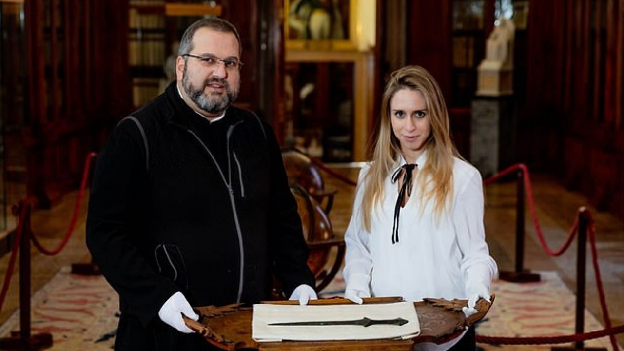 Espada que se acreditava ser da Idade Média tem, na verdade, 5 mil anos
