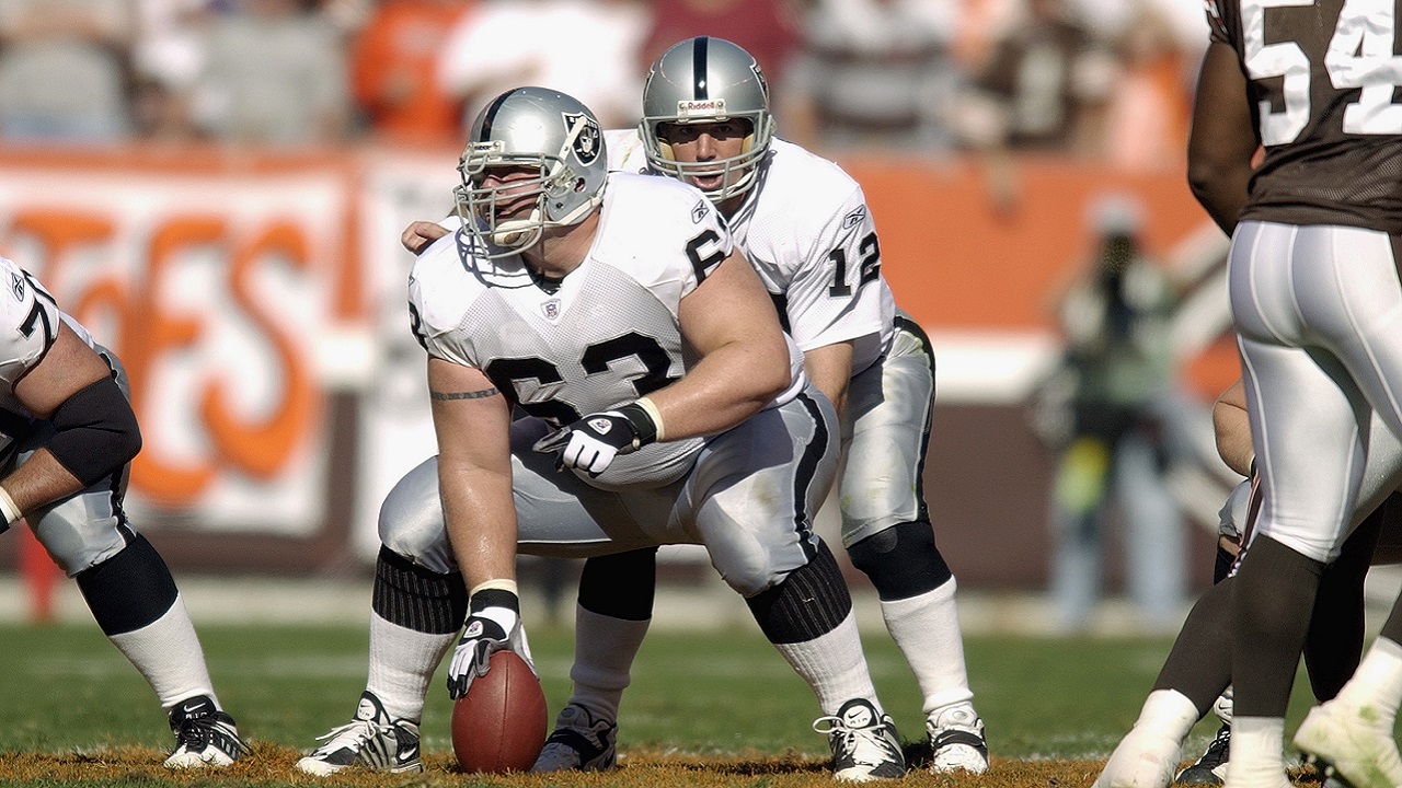 Atleta em fuga: o bizarro desaparecimento de Barret Robbins, que mudou o Super Bowl