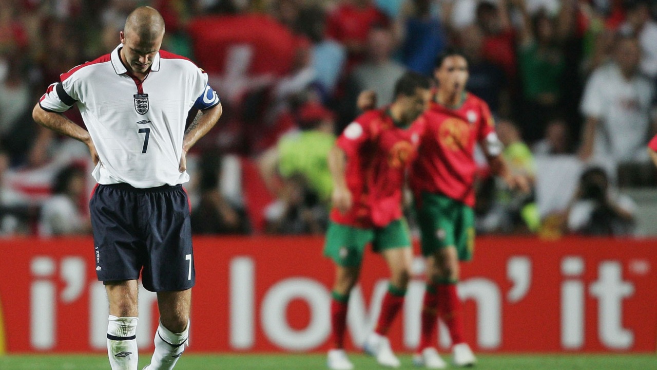 O que aconteceu com a bola do pênalti desperdiçado por Beckham na Euro de 2004?