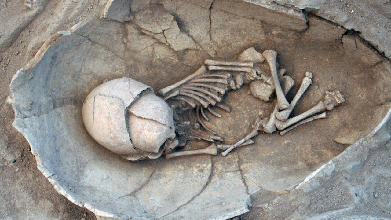 Bebês encontrados em vasos ajudam pesquisadores a saber mais sobre amamentação na Mesopotâmia