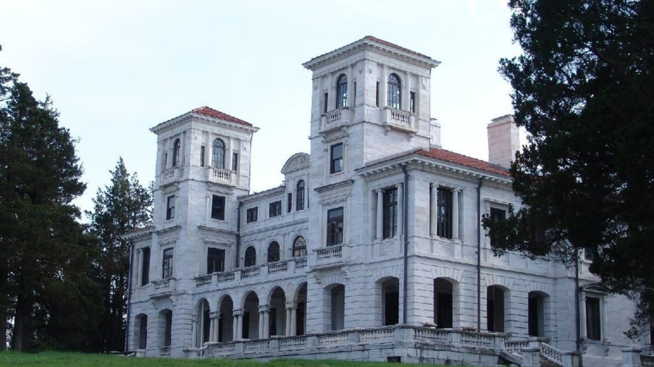 Mansão Swannanoa: o casarão que carrega uma história de amor