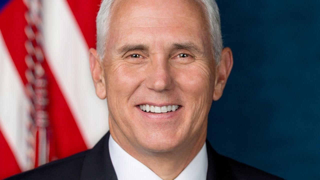 Afastado de Trump, vice-presidente dos EUA parabeniza Kamala Harris pela vitória
