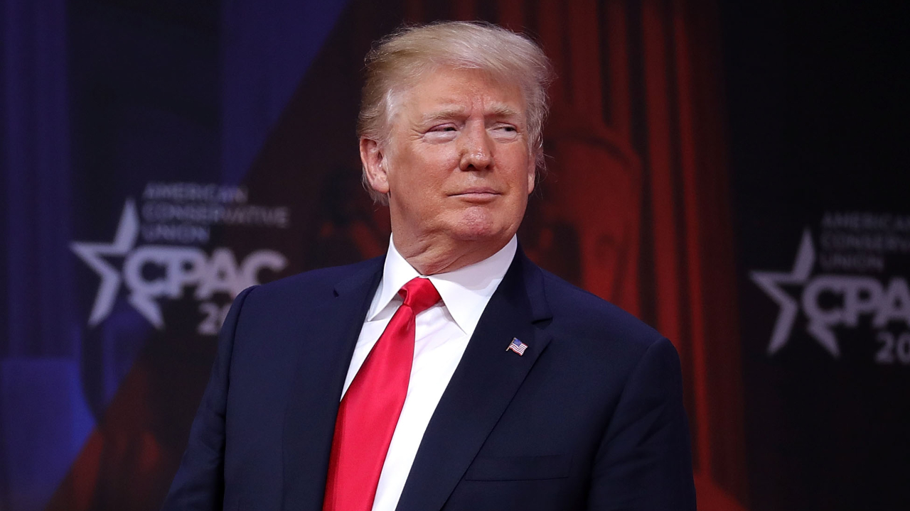 Menos de um mês após o lançamento, Trump desativa sua rede social