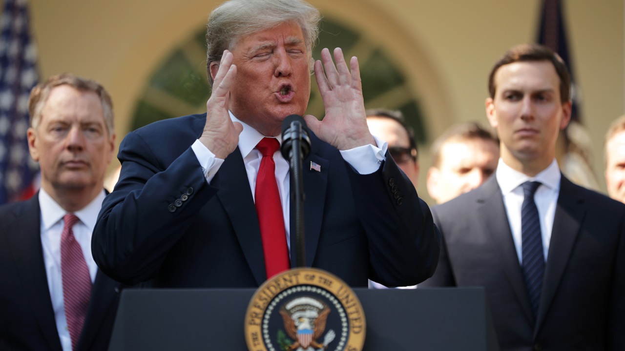 Trump se irrita com pedido de impeachment e teria pedido para que assessores não paguem advogado