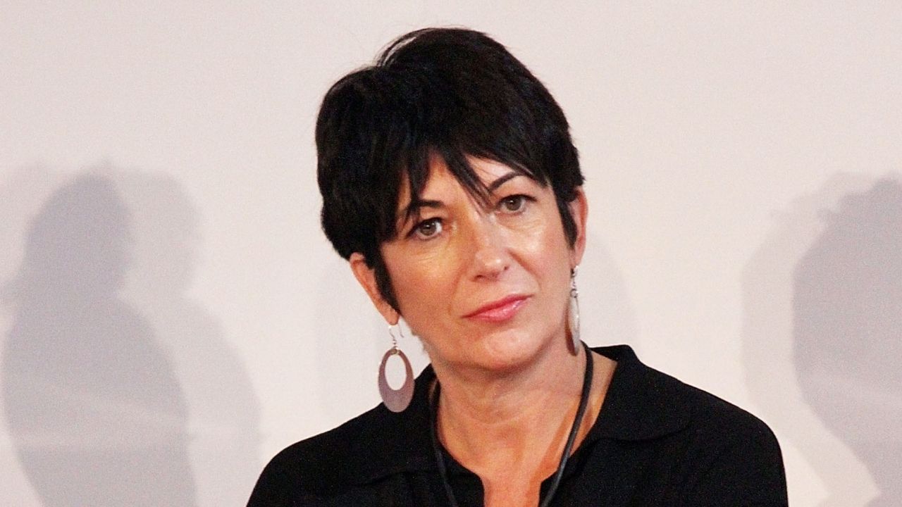 Ex-namorada de Epstein é considerada culpada por crimes sexuais