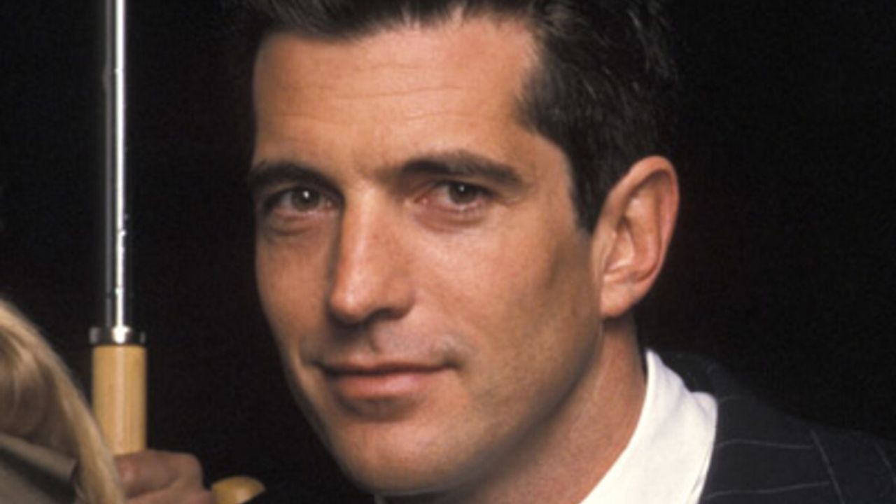 Céu nublado e queda escomunal: o último voo de John F. Kennedy Jr.