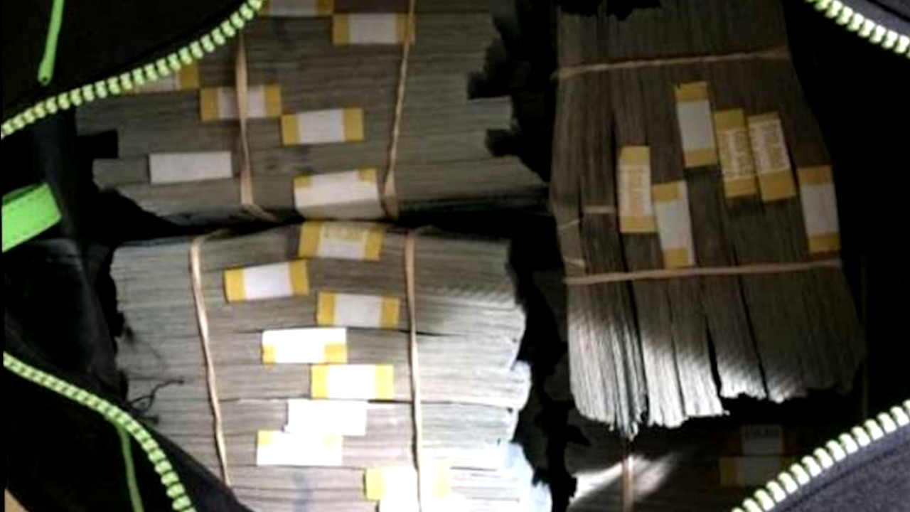 O homem que encontrou uma fortuna milionária num balcão adquirido por 500 dólares