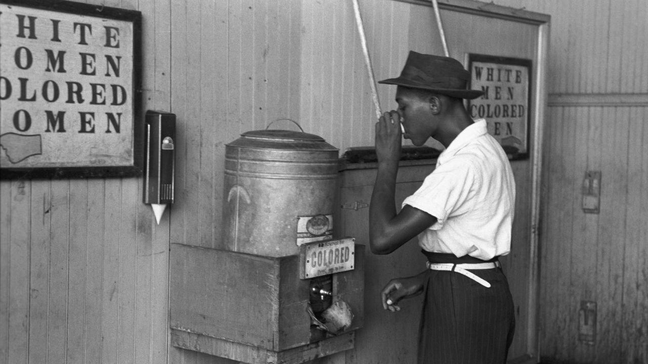 Há 57 anos, era assinada a lei que acabava com a segregação racial nos EUA