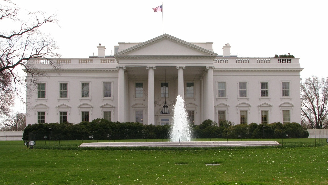 Como se Trump tivesse sido reeleito: Casa Branca ordena execução de orçamento para 2021