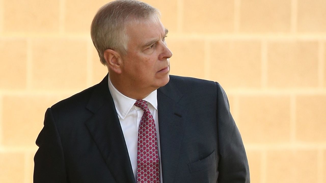 Justiça dos EUA determina prazo para príncipe Andrew responder perguntas sobre acusações de assédio sexual