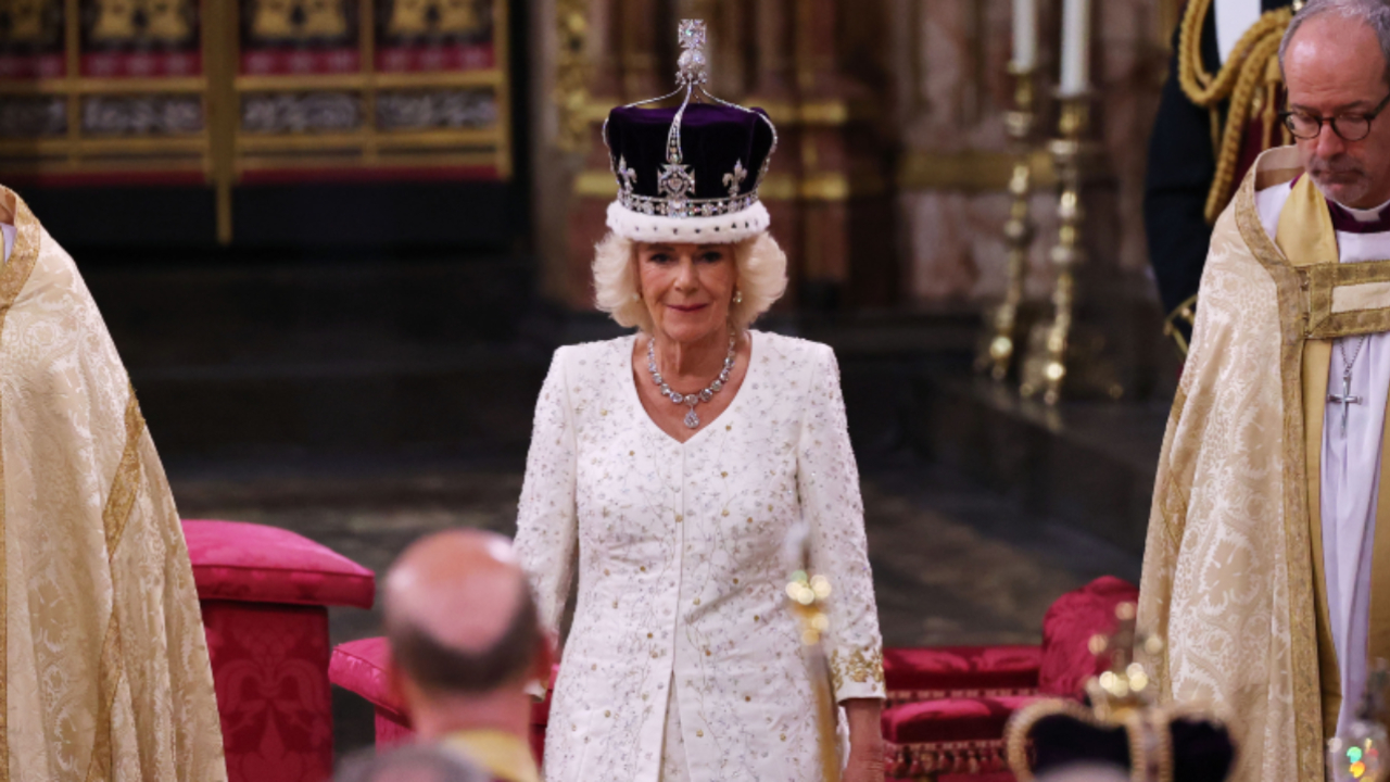 Camilla Parker é coroada rainha com coroa de Mary, avó de Elizabeth II