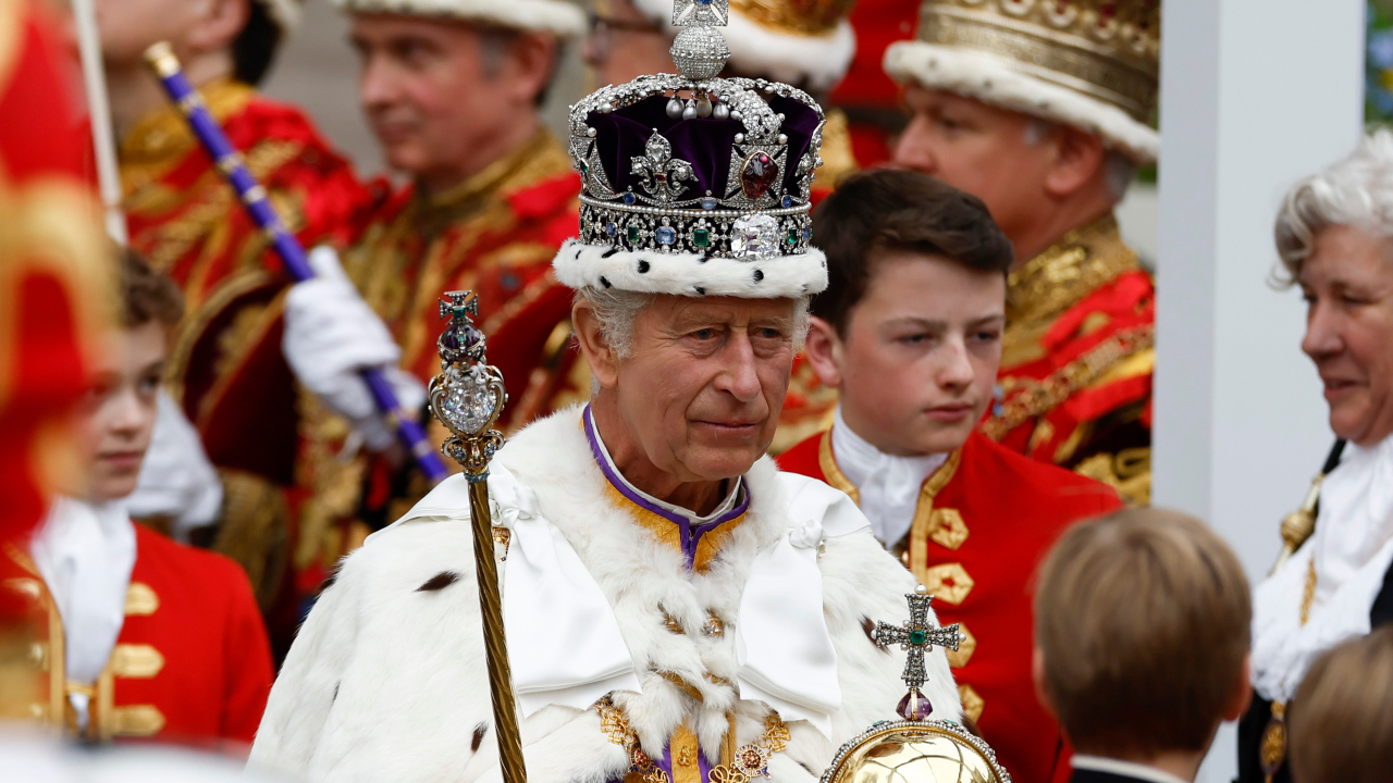 Líderes de diversas religiões saúdam Charles III em coroação