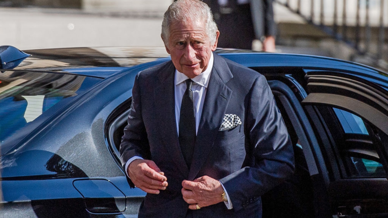 Homem diz ser filho do rei Charles III, pede exame de DNA e critica título de William