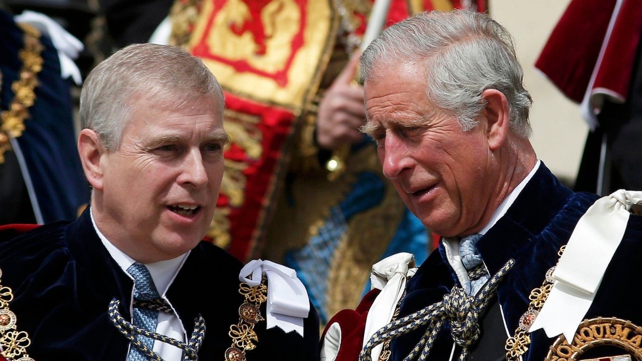 Andrew teria tentado tirar príncipe Charles da linha de sucessão
