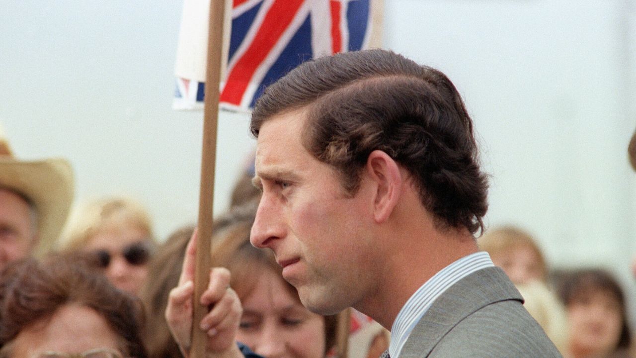 Da distante relação com Elizabeth II ao casamento conturbado: a intimidade do Príncipe Charles