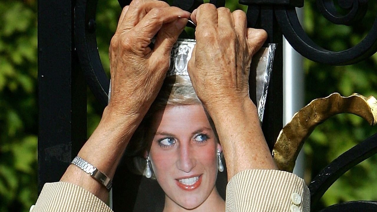 Carro que Lady Di ganhou de presente do príncipe Charles é colocado à venda