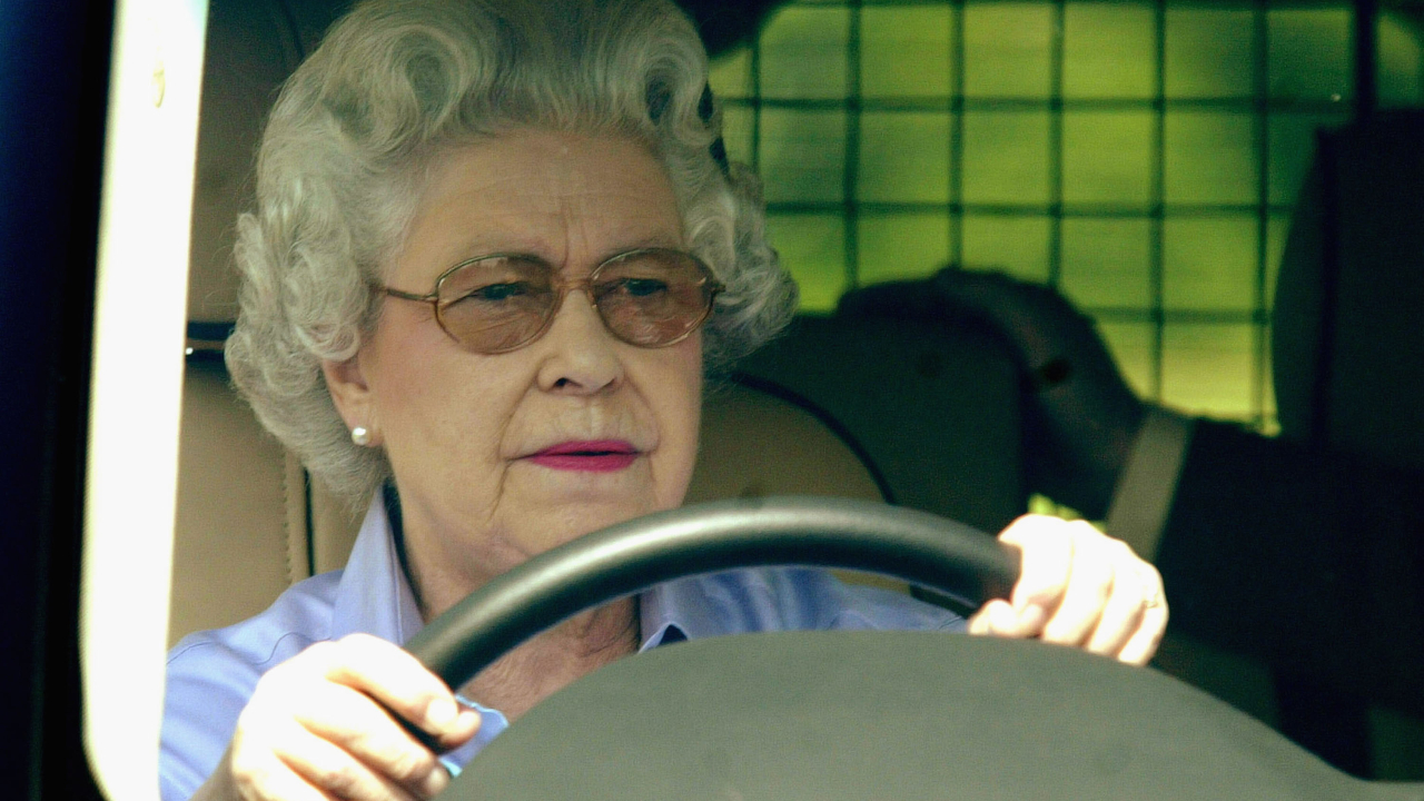 O dia em que Elizabeth II levou o rei da Arábia Saudita para um passeio