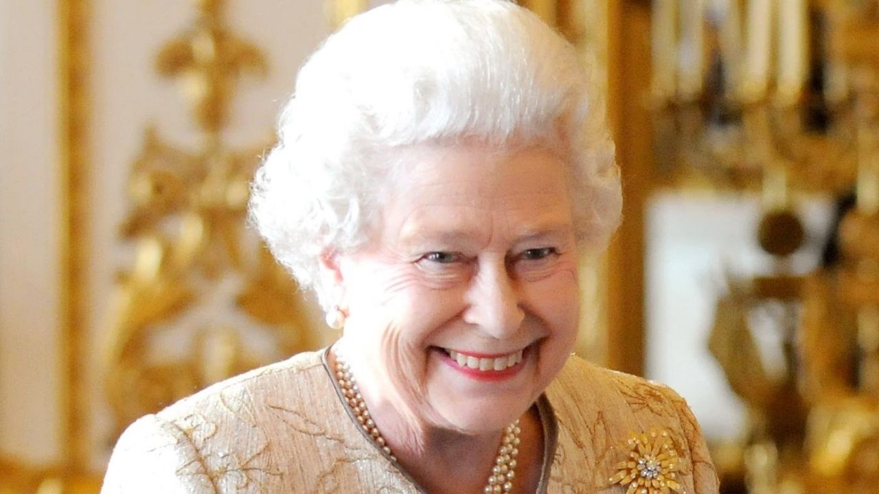 Elizabeth II anuncia vaga para jovens designers criarem o logo oficial de seu jubileu de platina