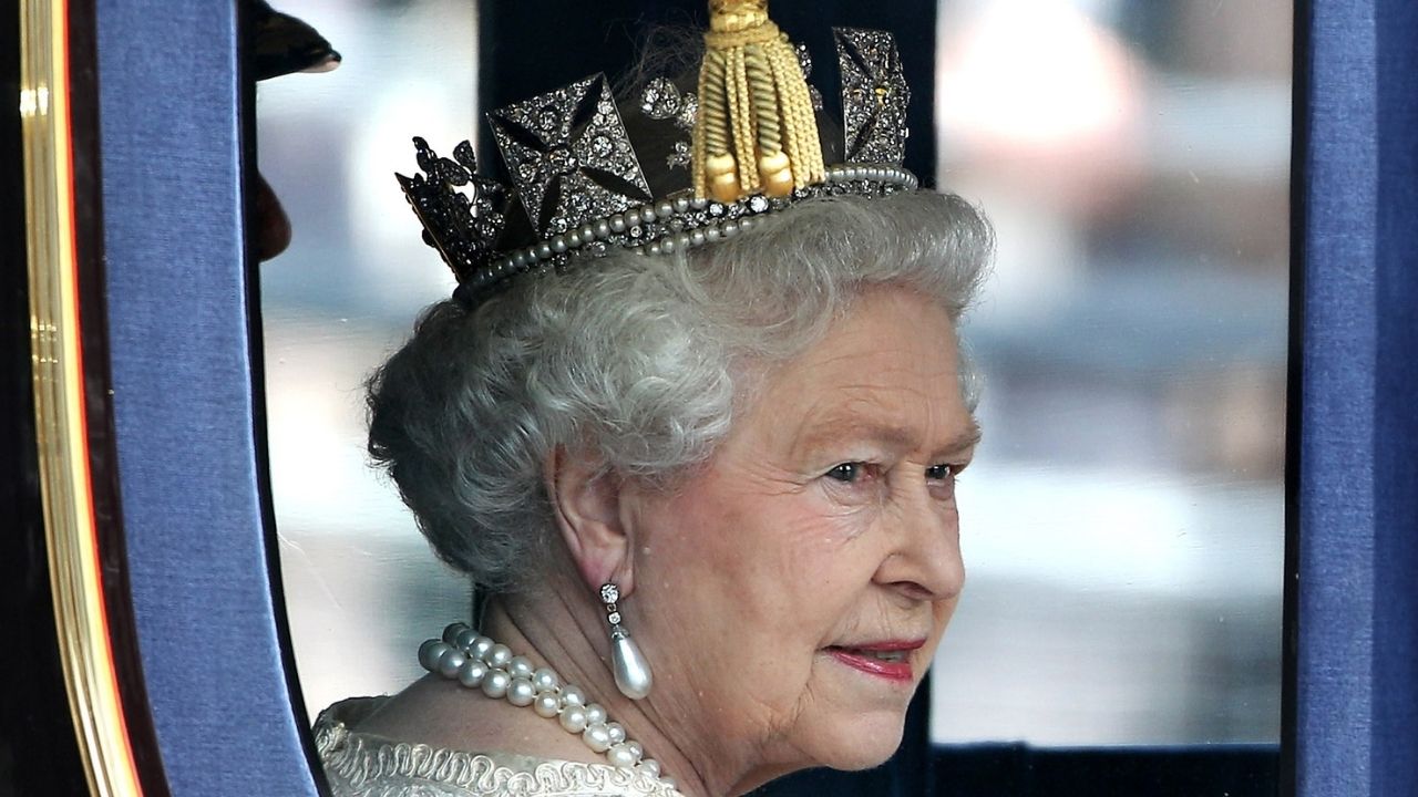 O dia em que um guarda real quase confundiu Elizabeth II com um intruso