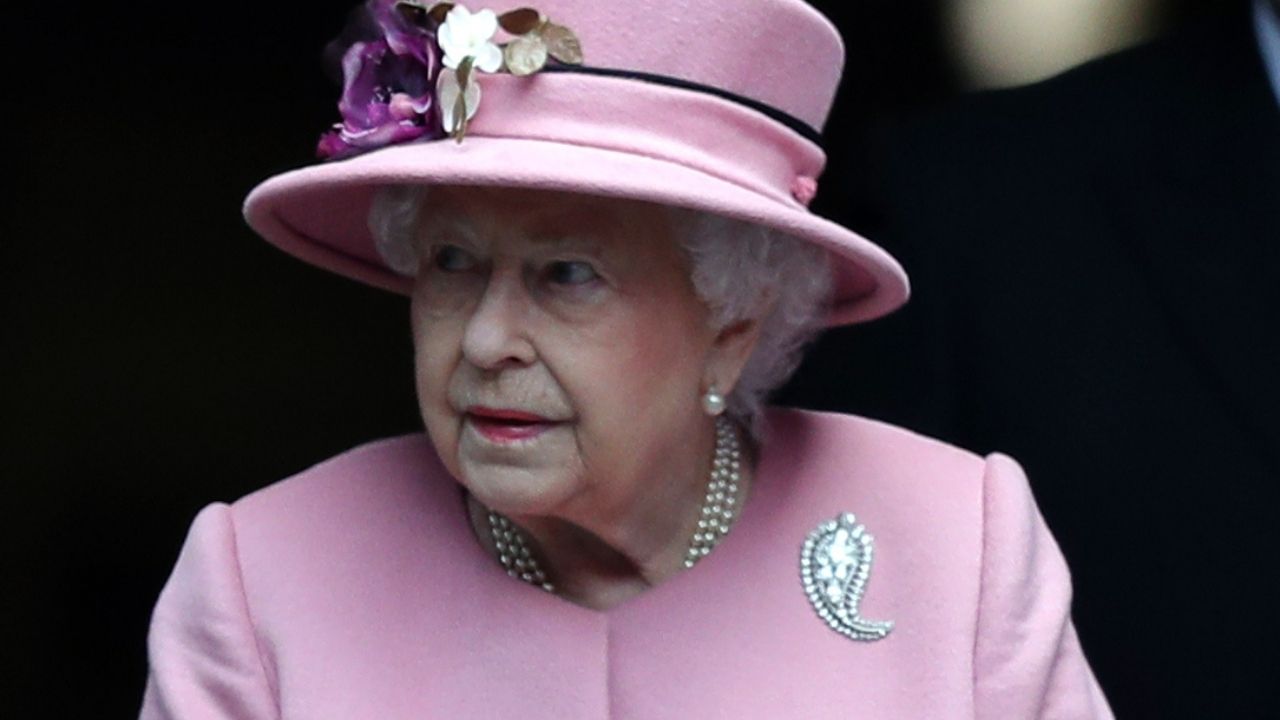 Site informa morte da rainha Elizabeth II por engano; Buckingham nega