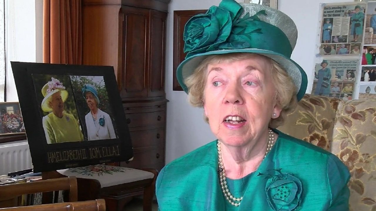 Dublê de Elizabeth II fala sobre os detalhes da profissão: “Tomei a ‘posição’ da rainha mais de cinquenta vezes”
