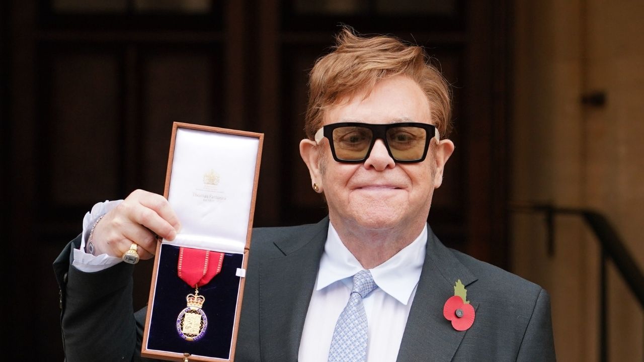 Elton John recebe importante condecoração da família real britânica: ‘Uma honra incrível’