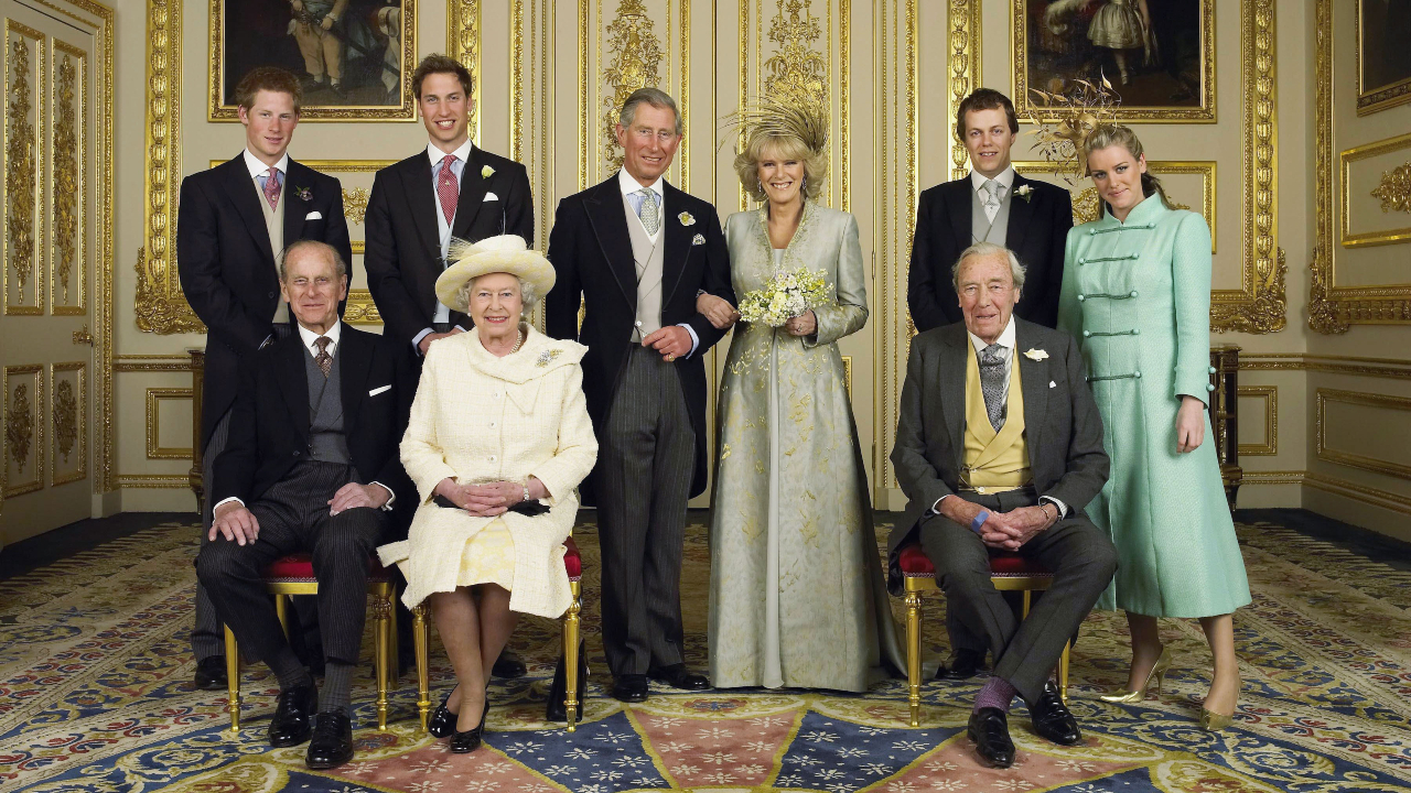 Além de comunicar abelhas: As tradições peculiares da família real britânica