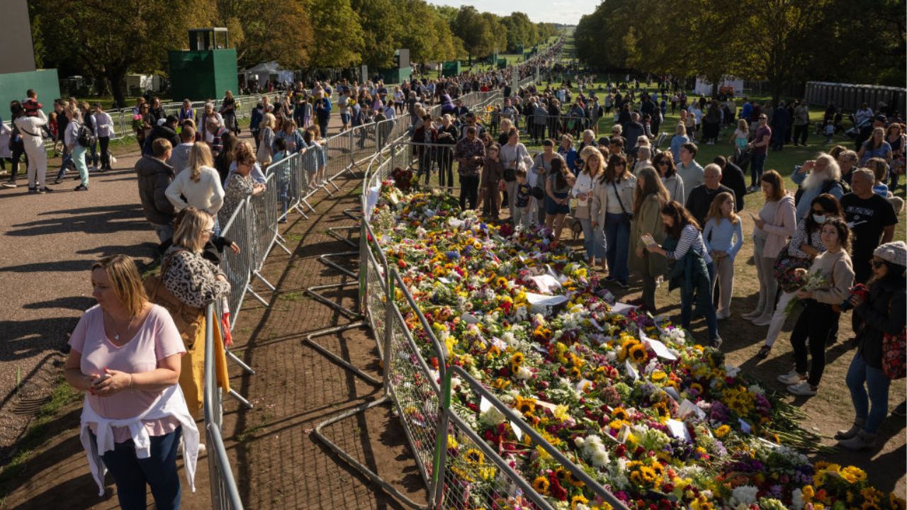 Governo inglês orienta que ninguém mais vá à fila de velório de Elizabeth II