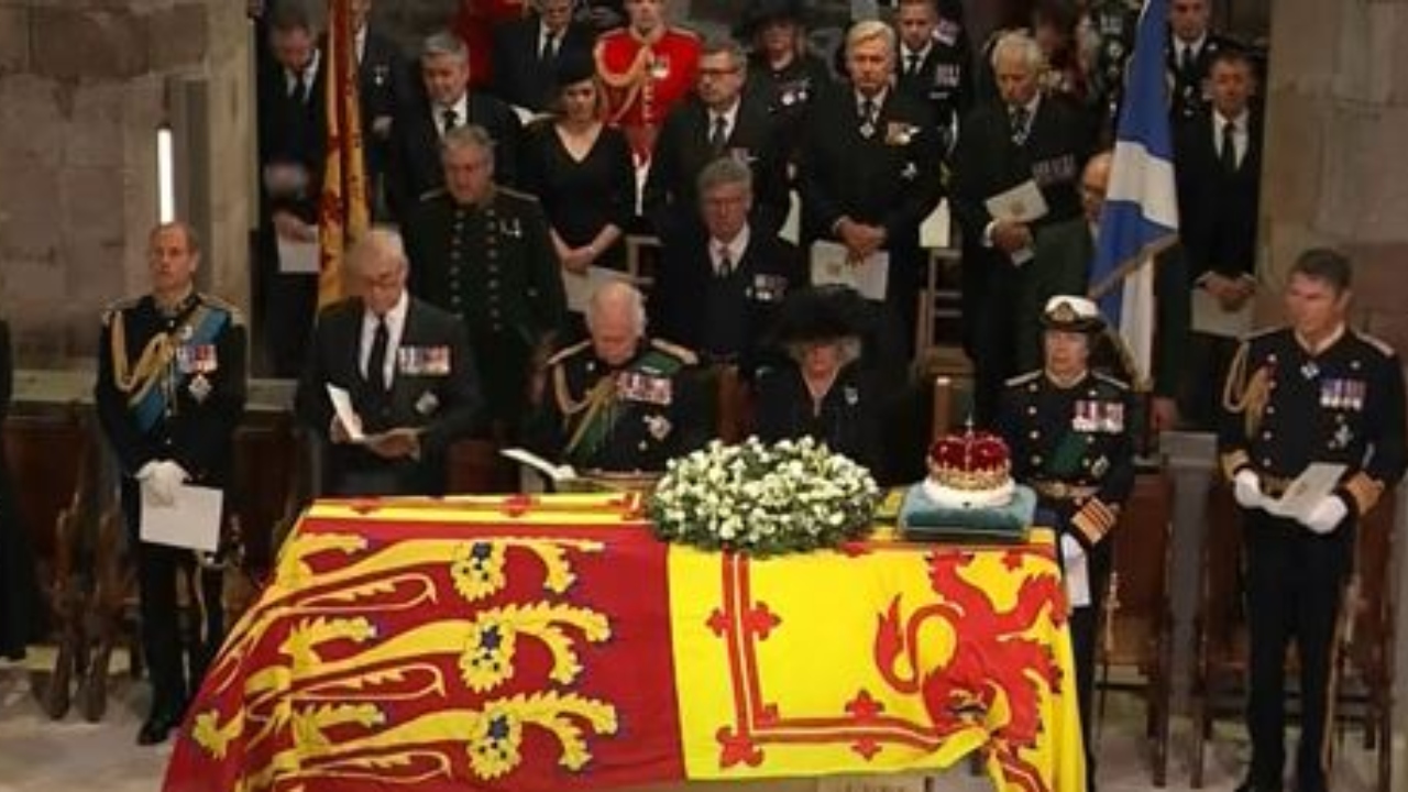 Público poderá se despedir de Elizabeth II em velório aberto em Edimburgo