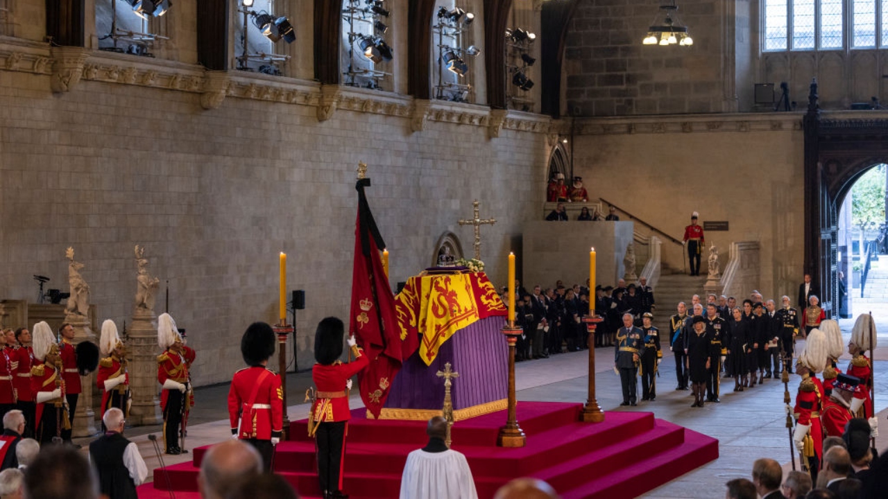 Em meio à crise econômica, britânicos criticam gastos do funeral da rainha Elizabeth II
