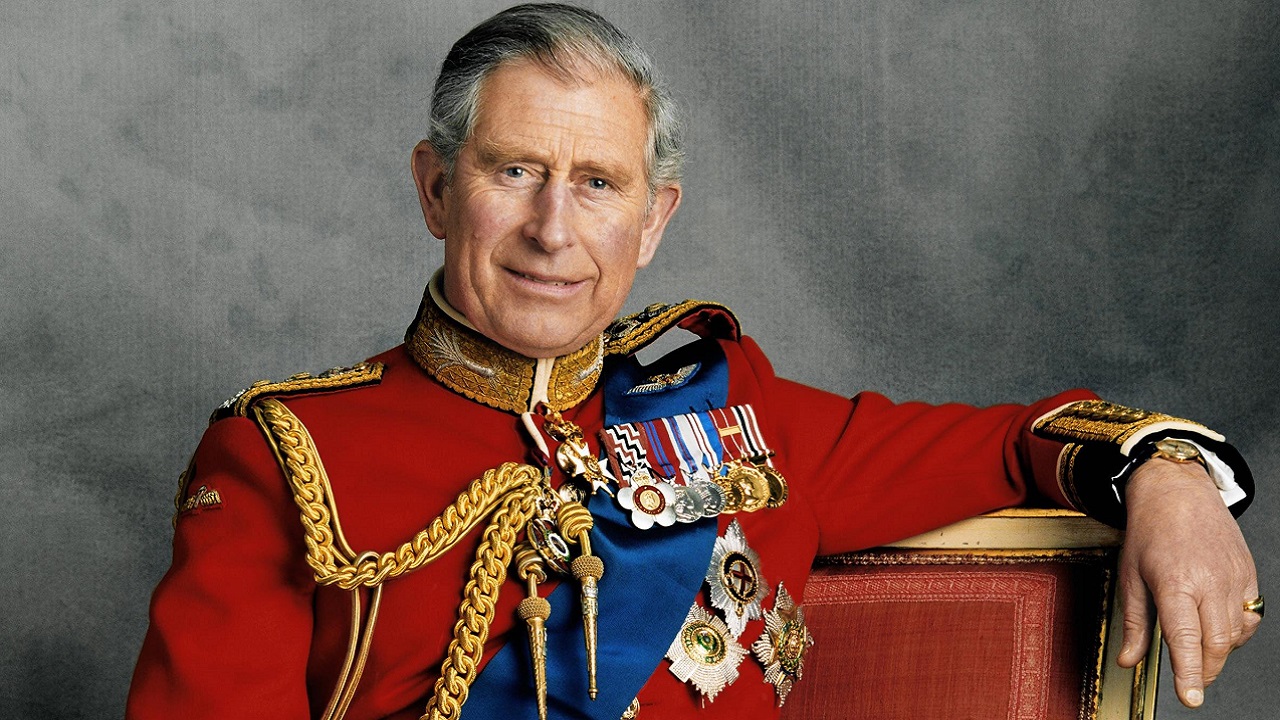 Como será a coroa utilizada pelo rei Charles III em cerimônia?